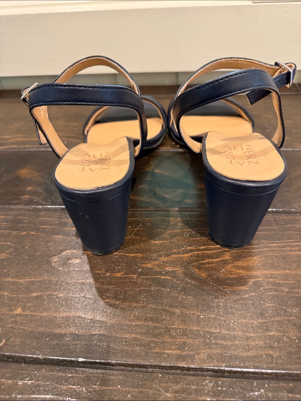 Naturalizer Navy Ankle-Strap Block Heel Sandals Size 9- Like New! - Picture 6 of 9